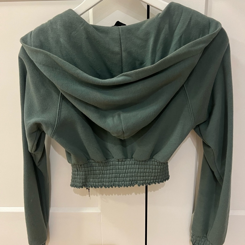 Urban Outfitters Cropped Sweatshirt & Hoodie - Picture 7 of 7